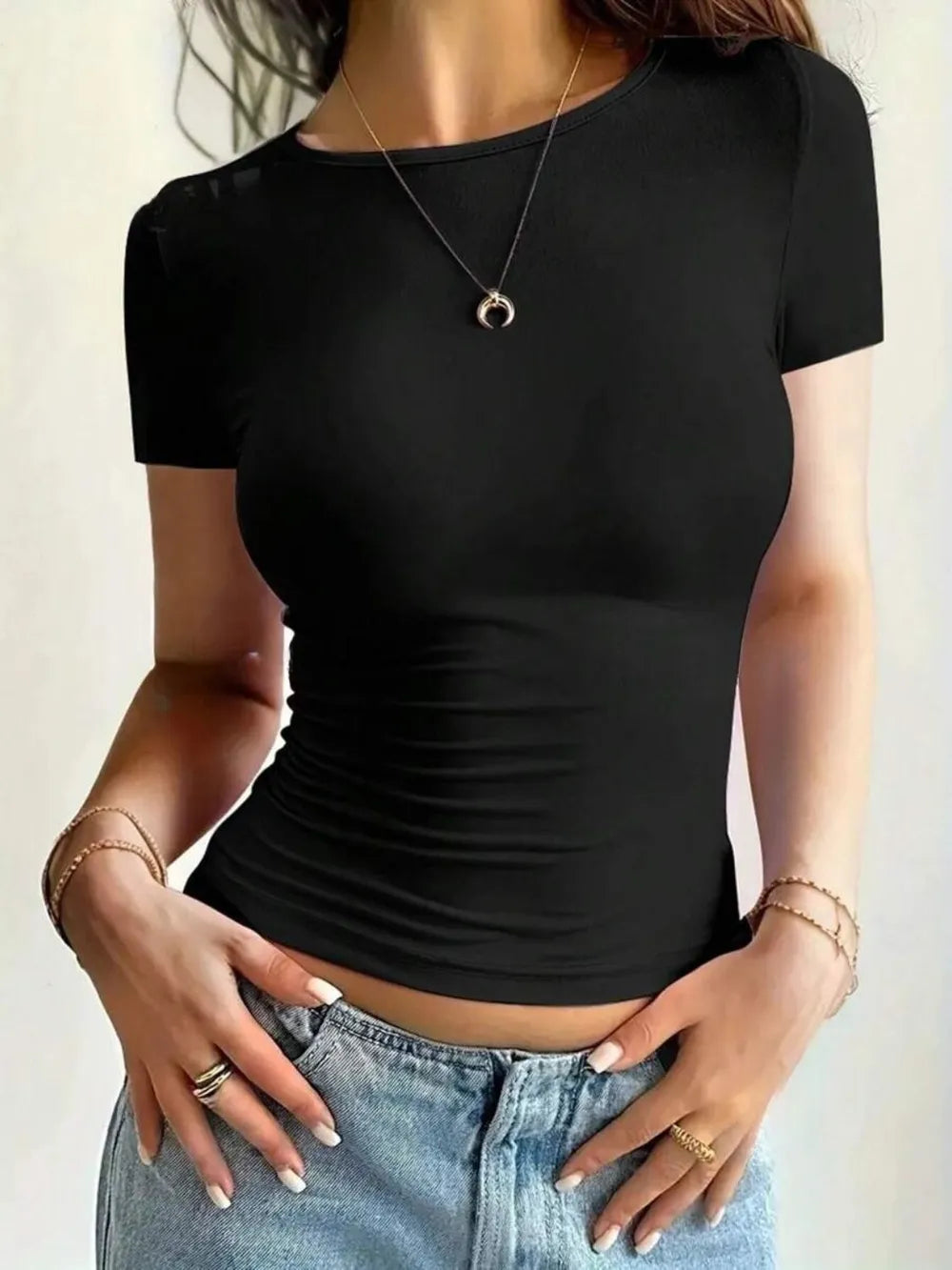 Short slim fit round neck short sleeved T-shirt