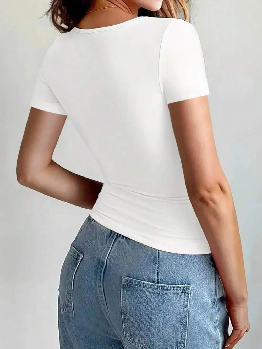 Short slim fit round neck short sleeved T-shirt