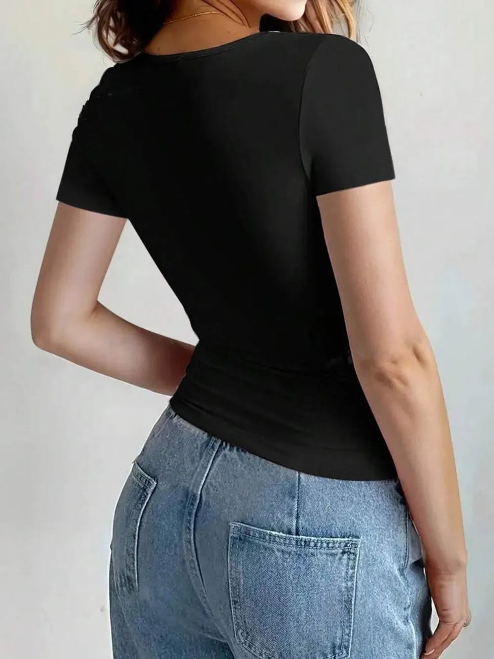 Short slim fit round neck short sleeved T-shirt
