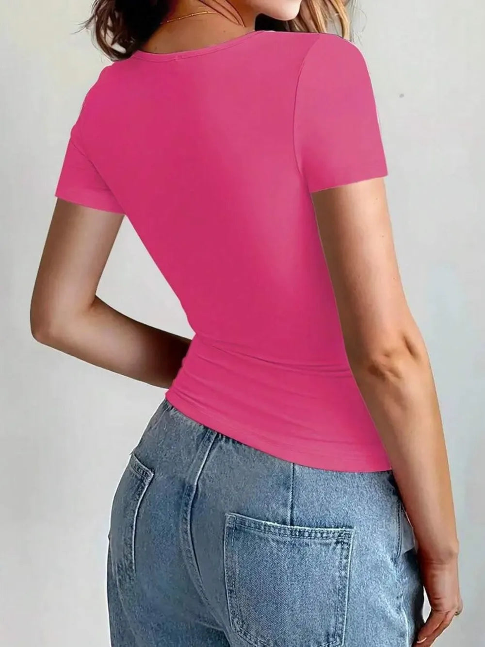 Short slim fit round neck short sleeved T-shirt