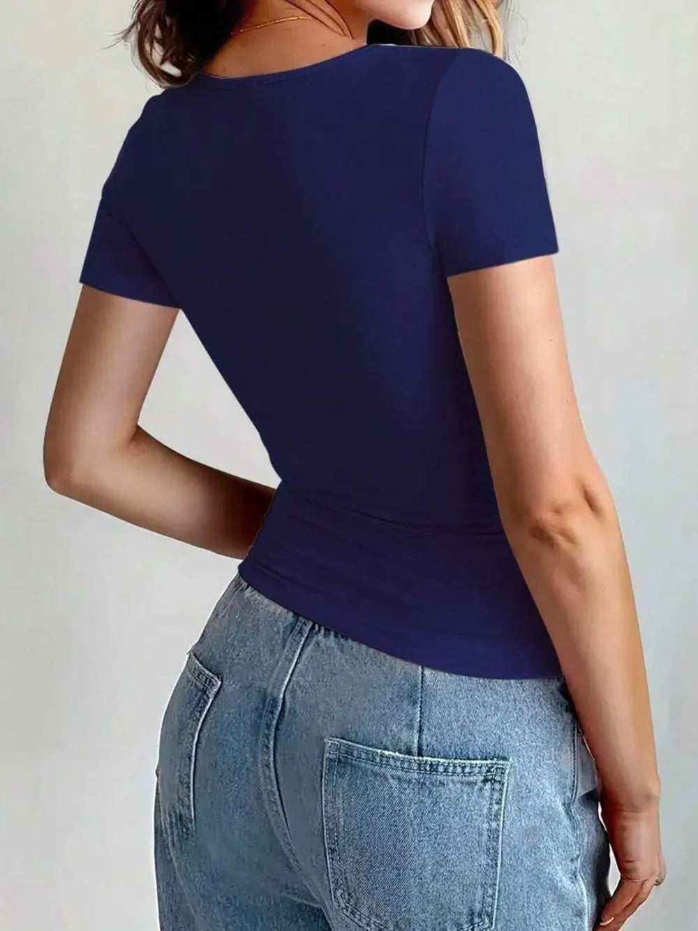 Short slim fit round neck short sleeved T-shirt