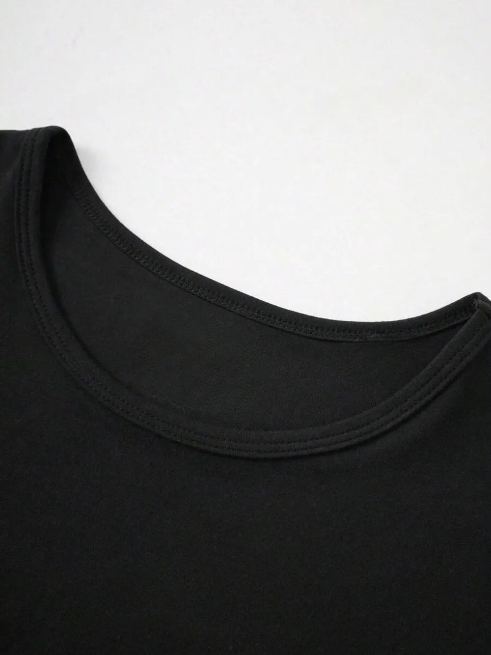 Short slim fit round neck short sleeved T-shirt