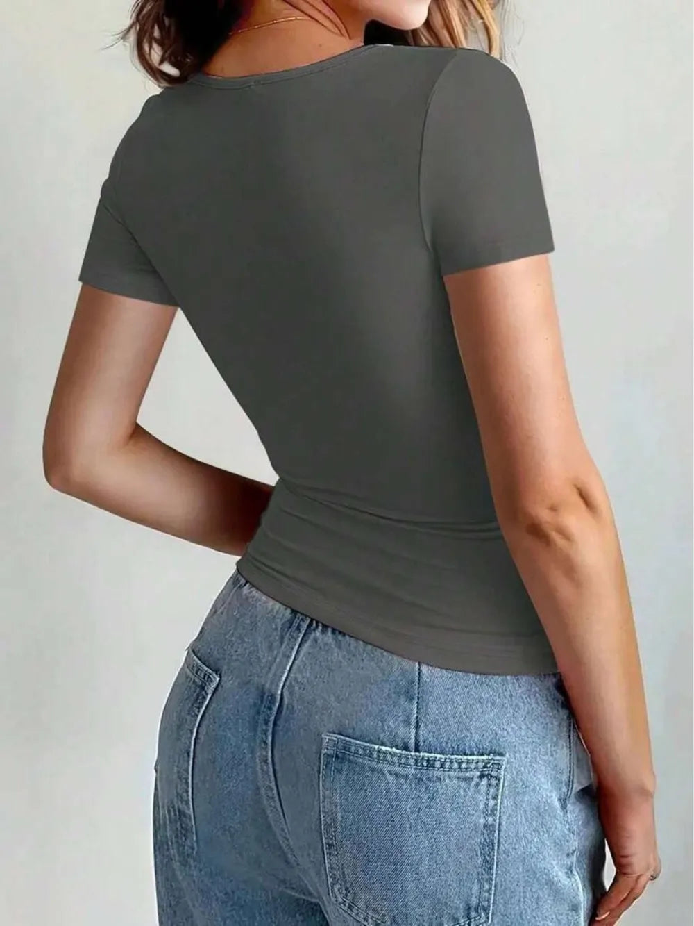Short slim fit round neck short sleeved T-shirt