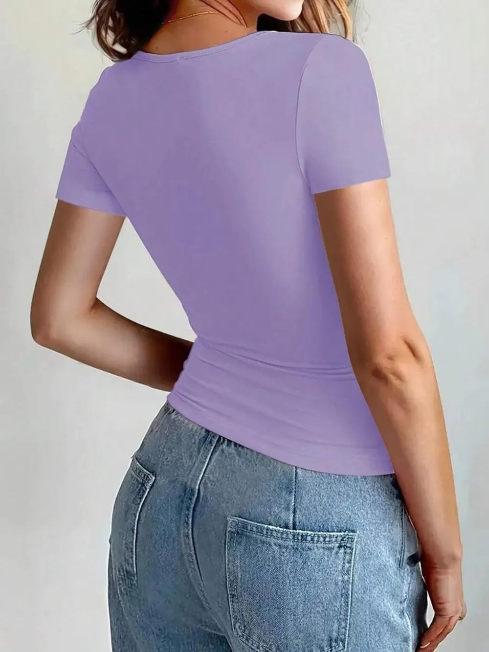Short slim fit round neck short sleeved T-shirt