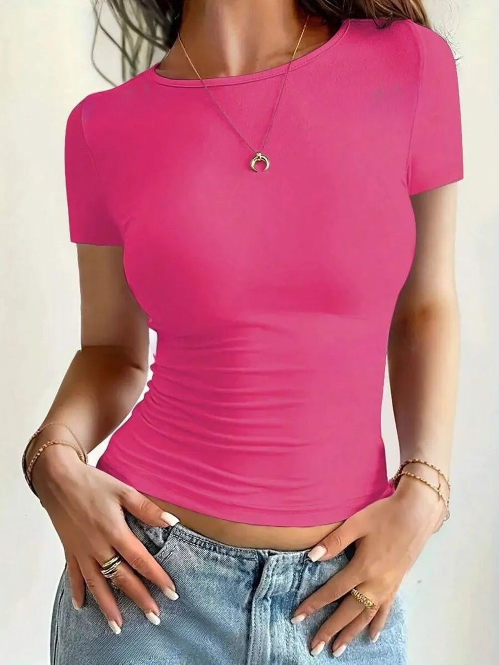 Short slim fit round neck short sleeved T-shirt